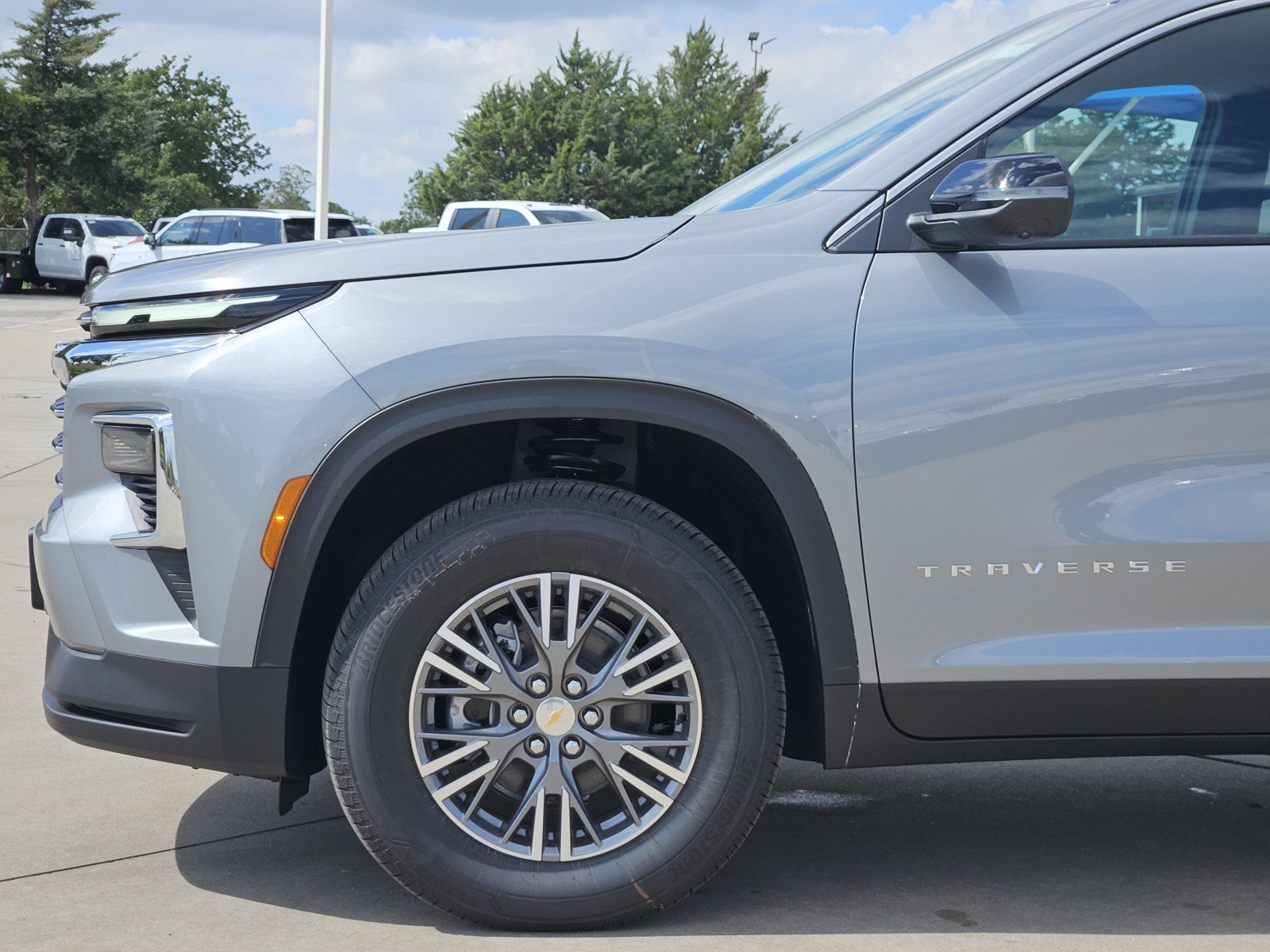 New 2027 Chevrolet Traverse LT w/ Driver Confidence Package FWD image 6