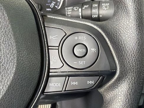 Used 2022 Toyota RAV4 XLE FWD image 25