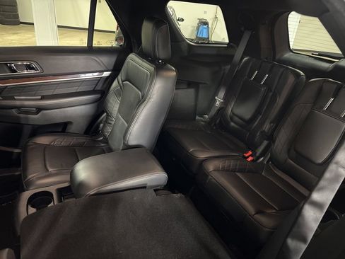 Used 2019 Ford Explorer Platinum AWD/4WD image 21