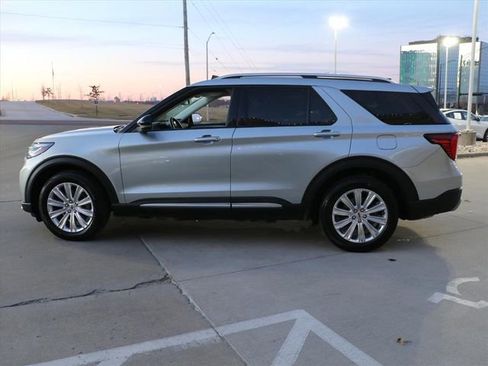 Used 2025 Ford Explorer Platinum w/ LUX Leather Package image 3