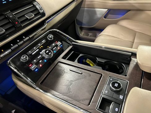 Certified 2023 Lincoln Navigator L Reserve AWD/4WD image 18