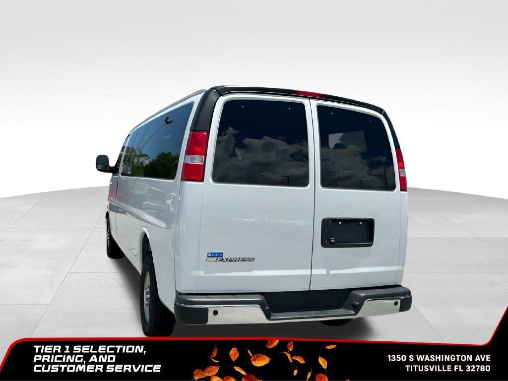 Used 2025 Chevrolet Express 3500 LT w/ LT Preferred Equipment Group RWD image 5