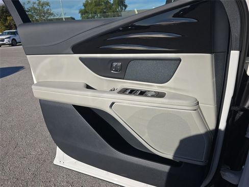 New 2026 Lincoln Nautilus Premier image 12