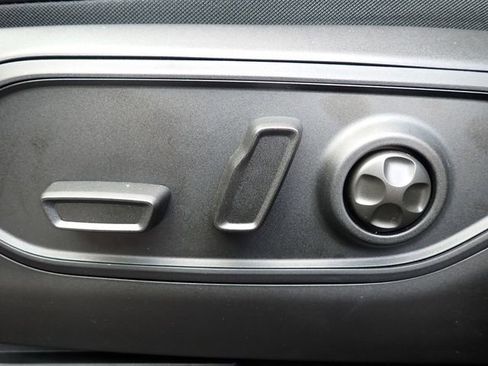 New 2025 Jeep Grand Cherokee L Limited w/ Black Appearance Package image 17