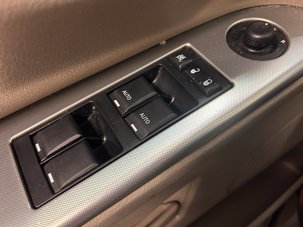 Used 2007 Jeep Grand Cherokee Laredo w/ Sun/Sound Group AWD/4WD image 10