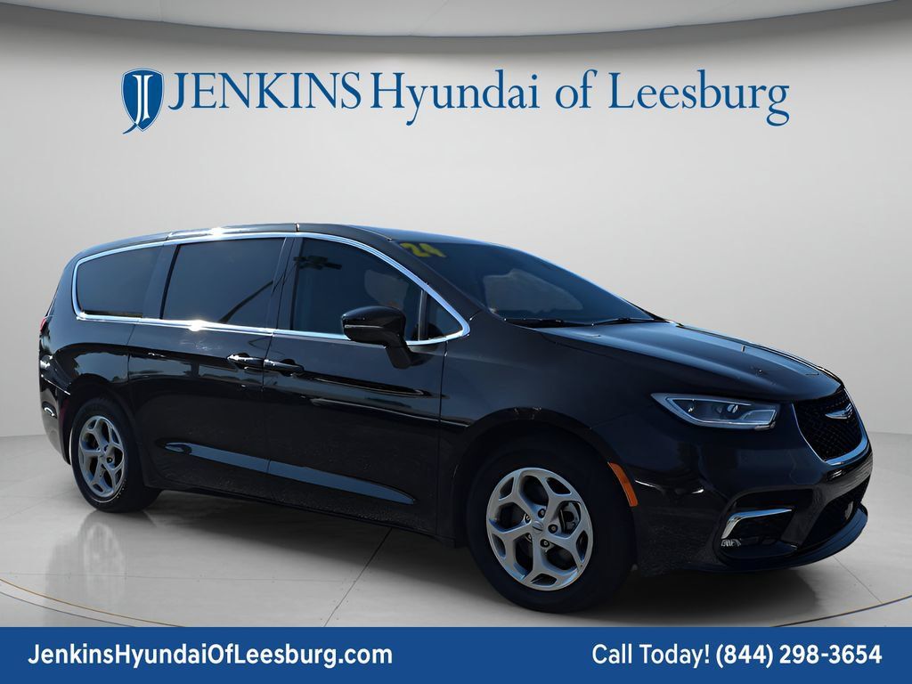 Used 2024 Chrysler Pacifica Limited FWD image 1