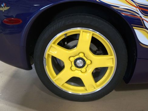 Used 1998 Chevrolet Corvette Convertible w/ Memory Pkg image 32