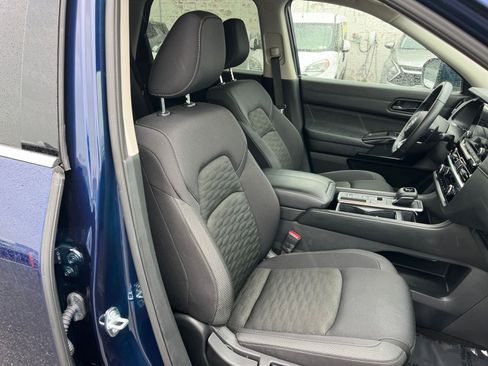 Used 2025 Nissan Pathfinder SV FWD image 39