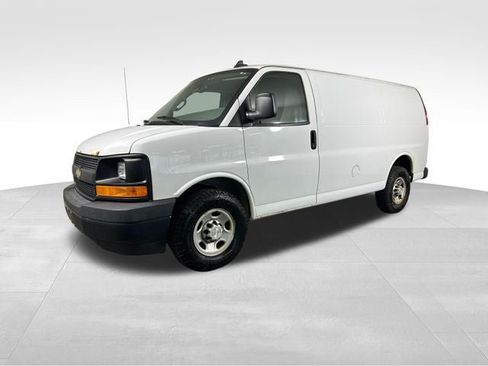 Used 2017 Chevrolet Express 2500 RWD image 2