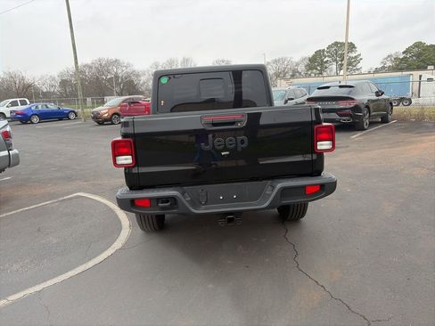 Used 2022 Jeep Gladiator Sport image 6