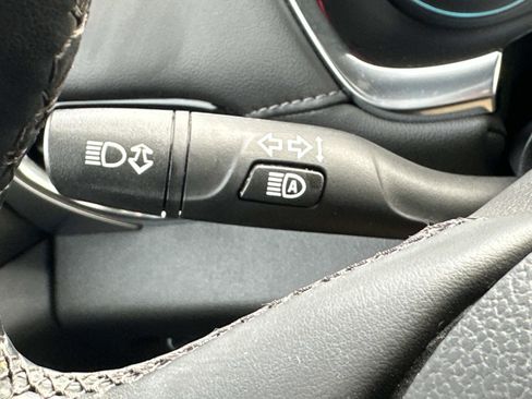 Used 2023 Chevrolet Traverse LT image 27