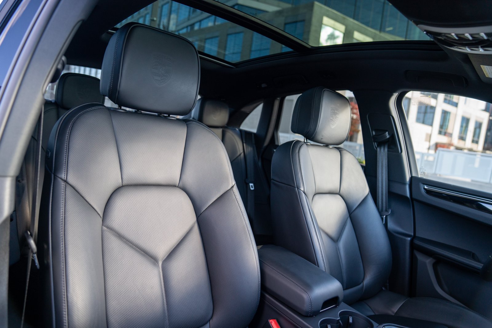 Certified 2026 Porsche Macan AWD/4WD image 27