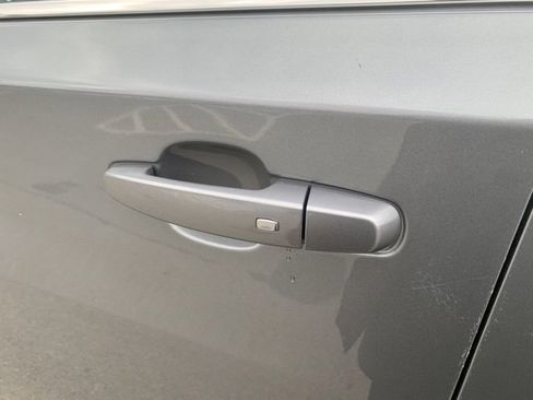 Used 2018 Chevrolet Traverse LT image 35