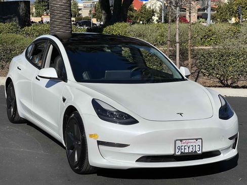 Used 2021 Tesla Model 3 Standard Range Plus image 18