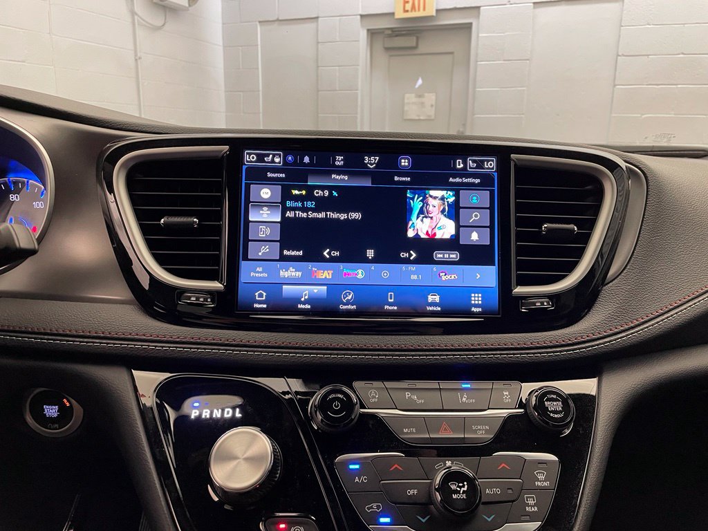 New 2027 Chrysler Pacifica Select FWD image 13