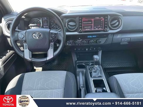 Used 2022 Toyota Tacoma TRD Off-Road w/ Technology Package AWD/4WD image 16