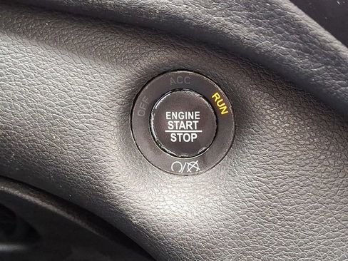 Certified 2019 Jeep Cherokee Limited w/ Luxury Group image 28