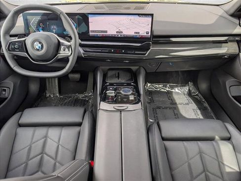 Certified 2025 BMW 530i image 19