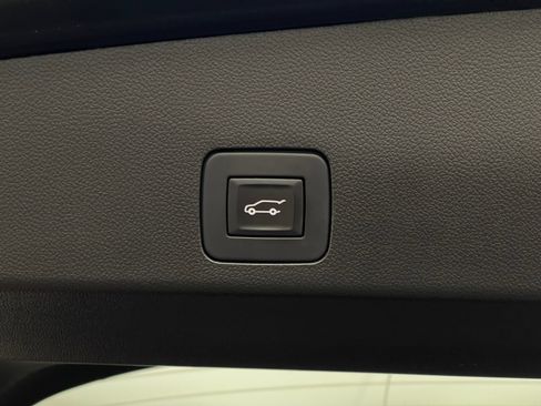Used 2020 Buick Encore GX Essence w/ Advanced Technology Package FWD image 11