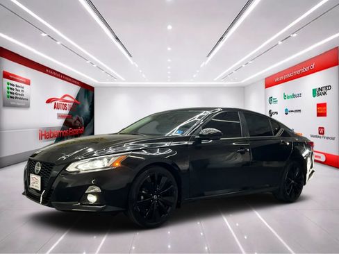 Used 2022 Nissan Altima 2.5 SR w/ Midnight Edition Package FWD image 4