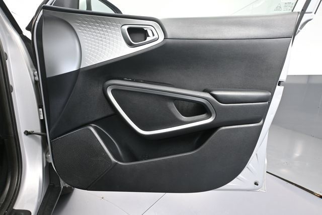 Used 2020 Kia Soul LX FWD image 34