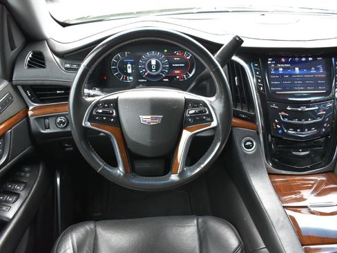 Used 2019 Cadillac Escalade Premium Luxury RWD image 12