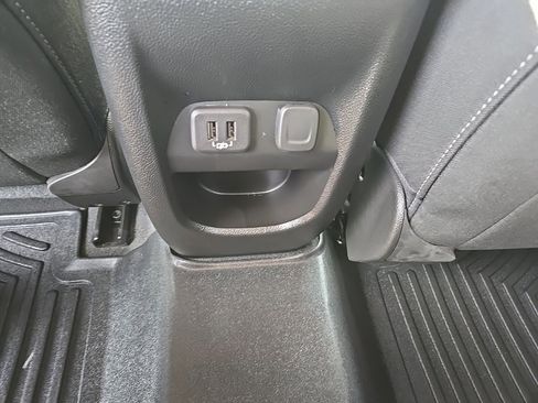 Used 2022 GMC Canyon Elevation image 17