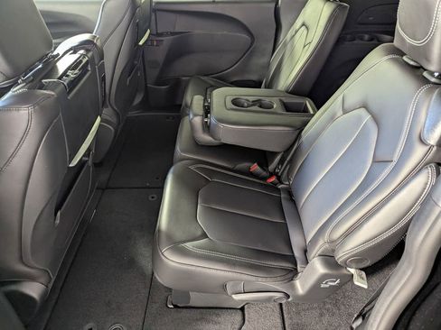 New 2026 Chrysler Pacifica Select image 14