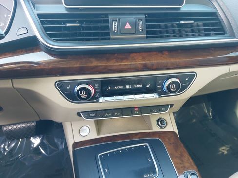 Used 2018 Audi Q5 2.0T Premium Plus w/ Premium Plus Package AWD/4WD image 24