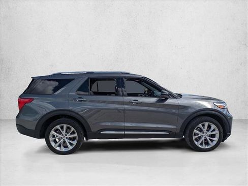 Used 2023 Ford Explorer Platinum w/ Technology Package image 4