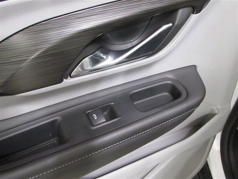 Used 2023 GMC Terrain SLT image 41