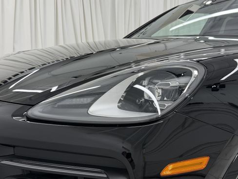 Certified 2023 Porsche Cayenne Platinum Edition AWD/4WD image 18