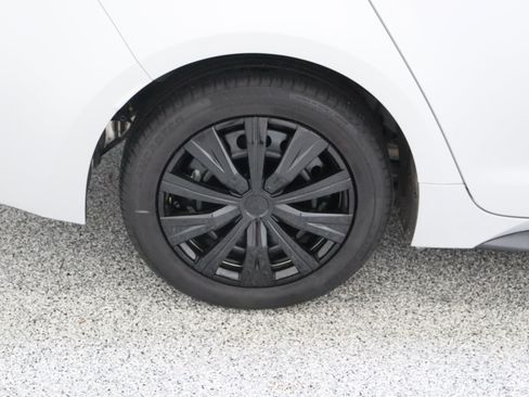 Certified 2025 Toyota Corolla SE FWD image 6