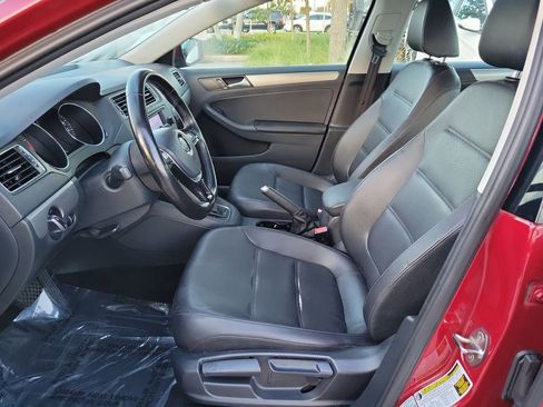 Used 2017 Volkswagen Jetta SE image 14