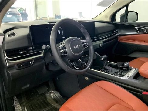Used 2025 Kia Carnival SX w/ SX Dark Edition Package FWD image 7