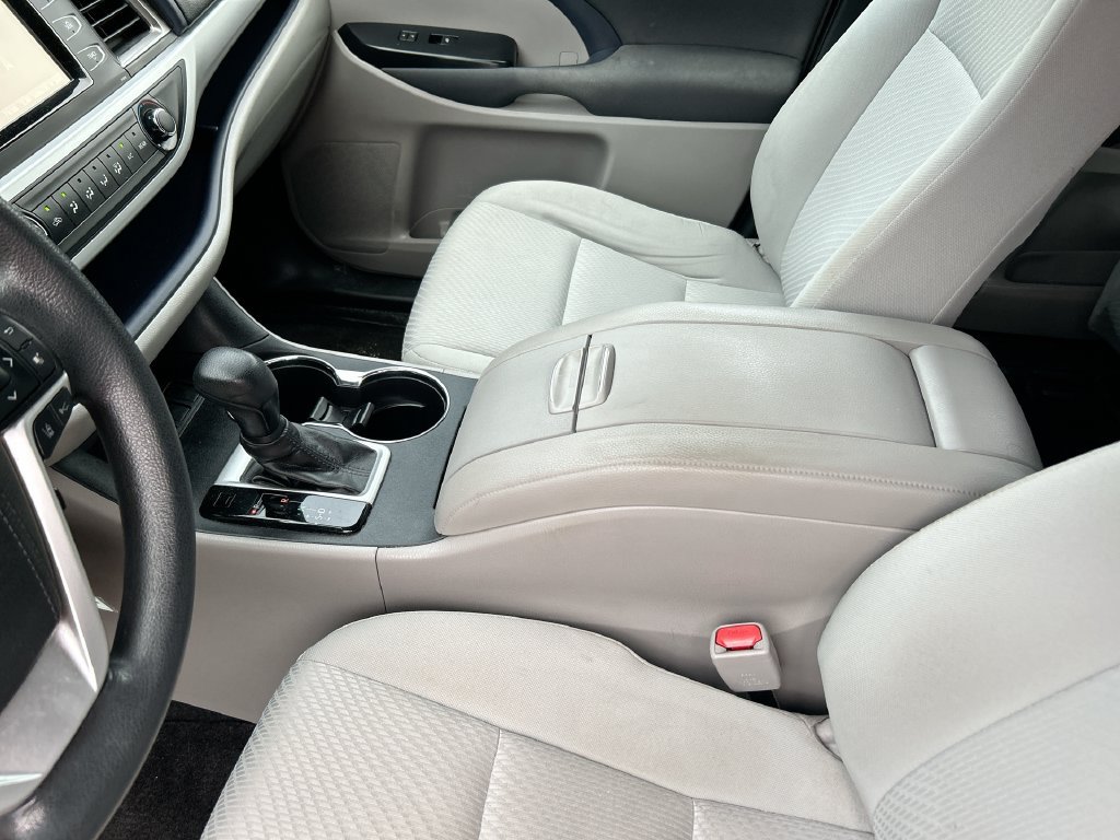 Used 2019 Toyota Highlander LE FWD image 26