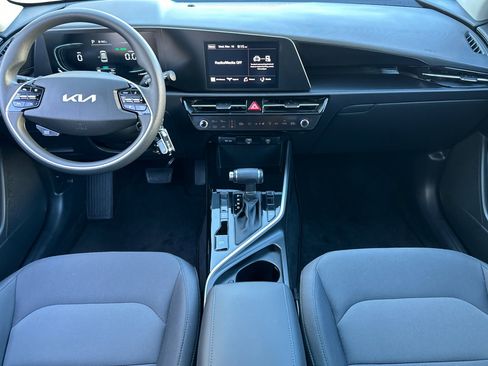 Certified 2025 Kia Niro LX image 14