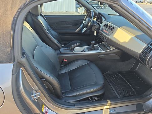 Used 2003 BMW Z4 2.5i image 10