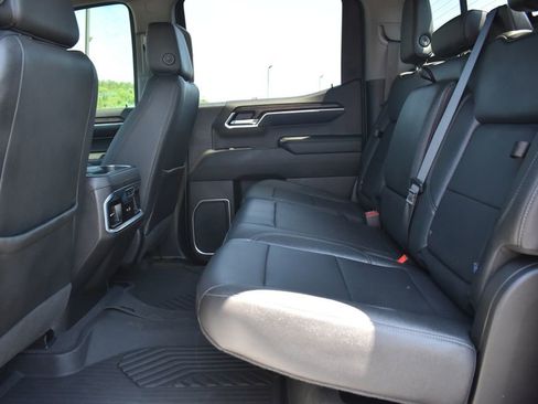 Used 2022 GMC Sierra 1500 SLT w/ SLT Premium Plus Package AWD/4WD image 13