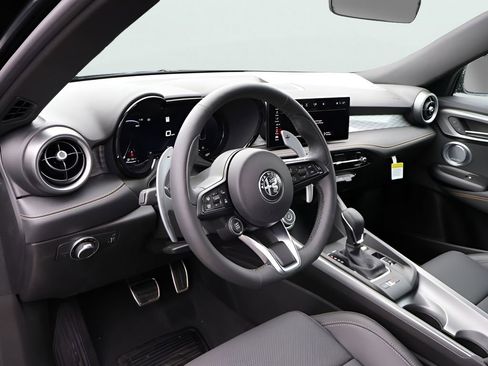 New 2025 Alfa Romeo Tonale w/ Premium Package image 19