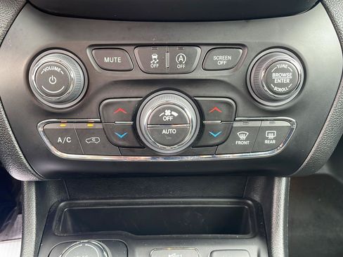Used 2023 Jeep Cherokee Altitude Lux AWD/4WD image 22