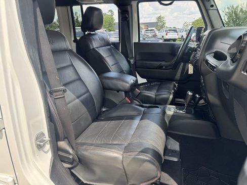 Used 2012 Jeep Wrangler Unlimited Sahara AWD/4WD image 13