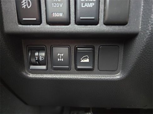 Used 2018 Nissan Titan PRO-4X w/ Pro-4x Utility Package image 23