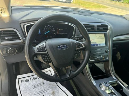 Used 2019 Ford Fusion SE FWD image 15