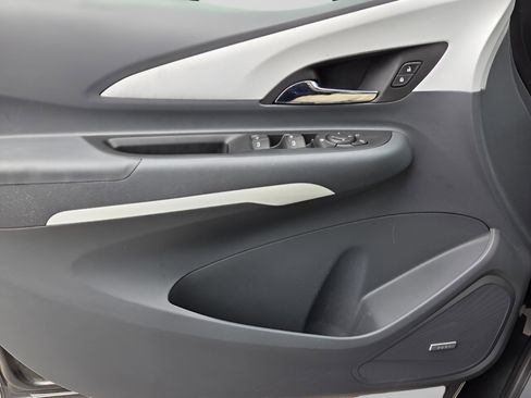 Used 2019 Chevrolet Bolt Premier w/ Infotainment Package image 27