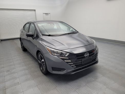Used 2024 Nissan Versa SR FWD image 13