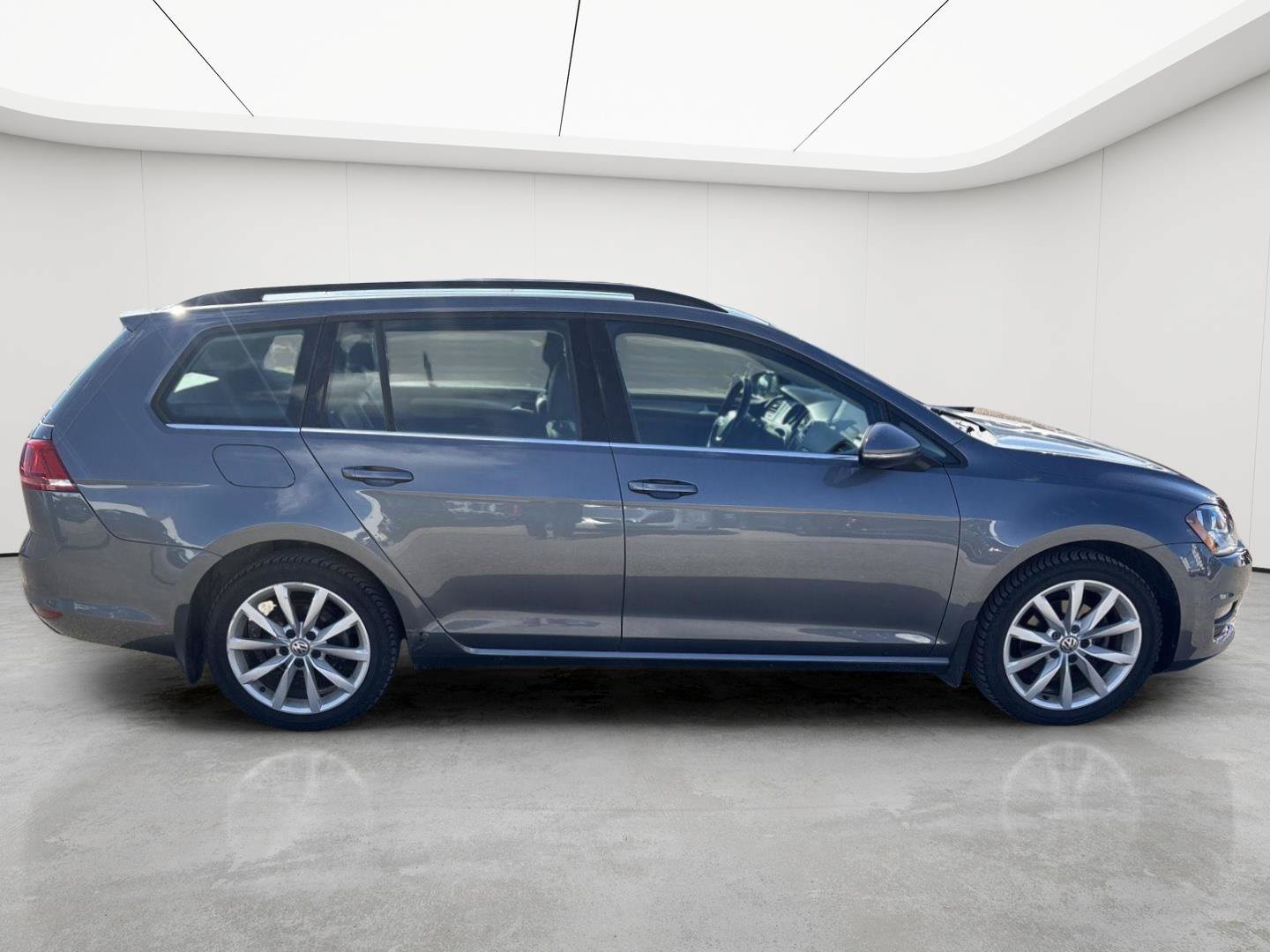 Used 2017 Volkswagen Golf SE FWD image 3