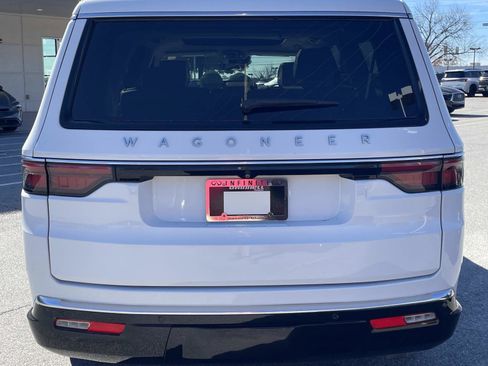 Used 2024 Jeep Wagoneer L Base w/ Premium Group I image 3