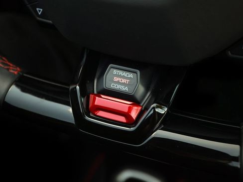 Used 2020 Lamborghini Huracan EVO RWD image 33