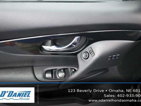 Used 2017 Nissan Rogue SL w/ SL Premium Package AWD/4WD image 24